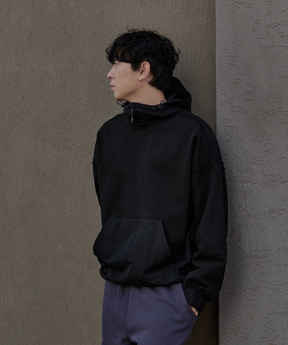 더블유엠씨(WMC) [담OOTD x WMC] 컬러블록 디스트로이드 후디_BLACK