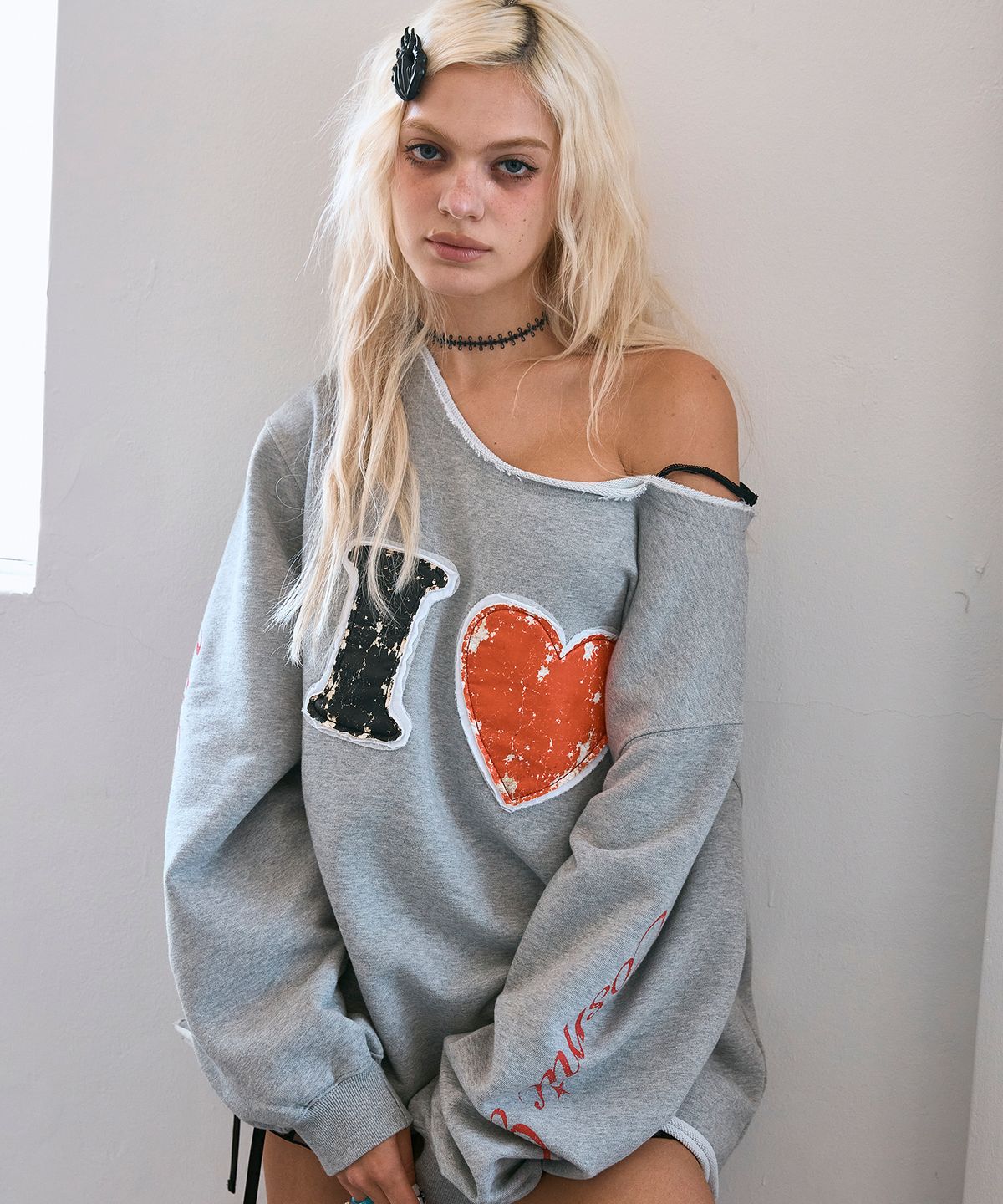 하이타이드 프랭키(HIGHTIDEFRANKIE) Love Cosmic Girl Off Shoulder Sweatshirt Melange Grey