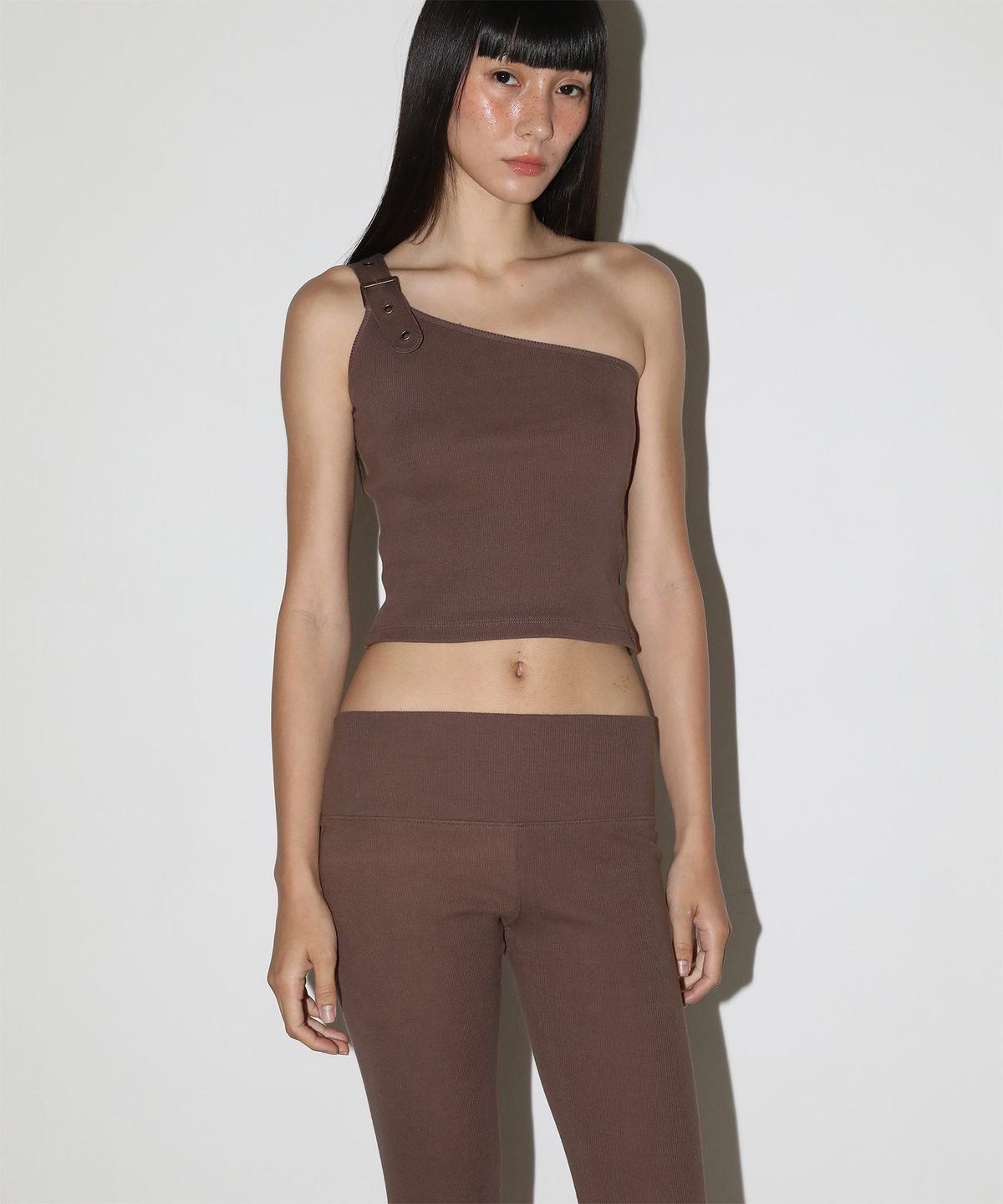 지지비샤(JIJIVISHA) EVER SLEEVELESS (BROWN)
