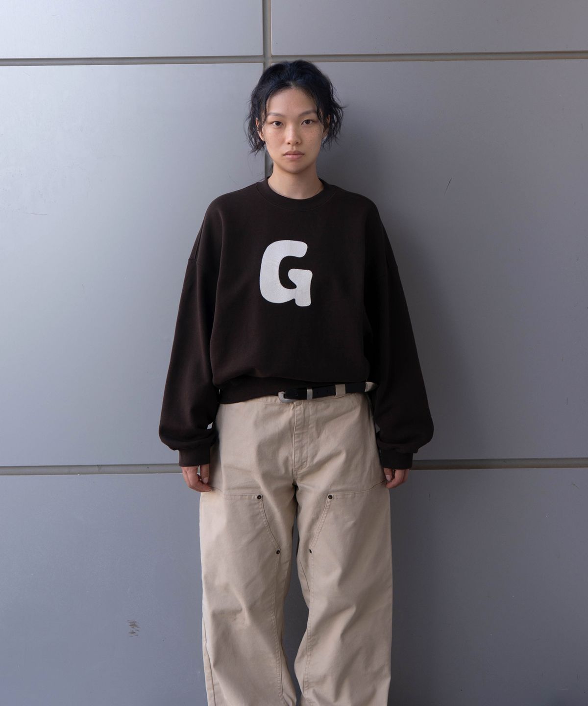 그라프트맨(GRAFTMEN) DRAWING TYPO SWEATSHIRT / DBROWN
