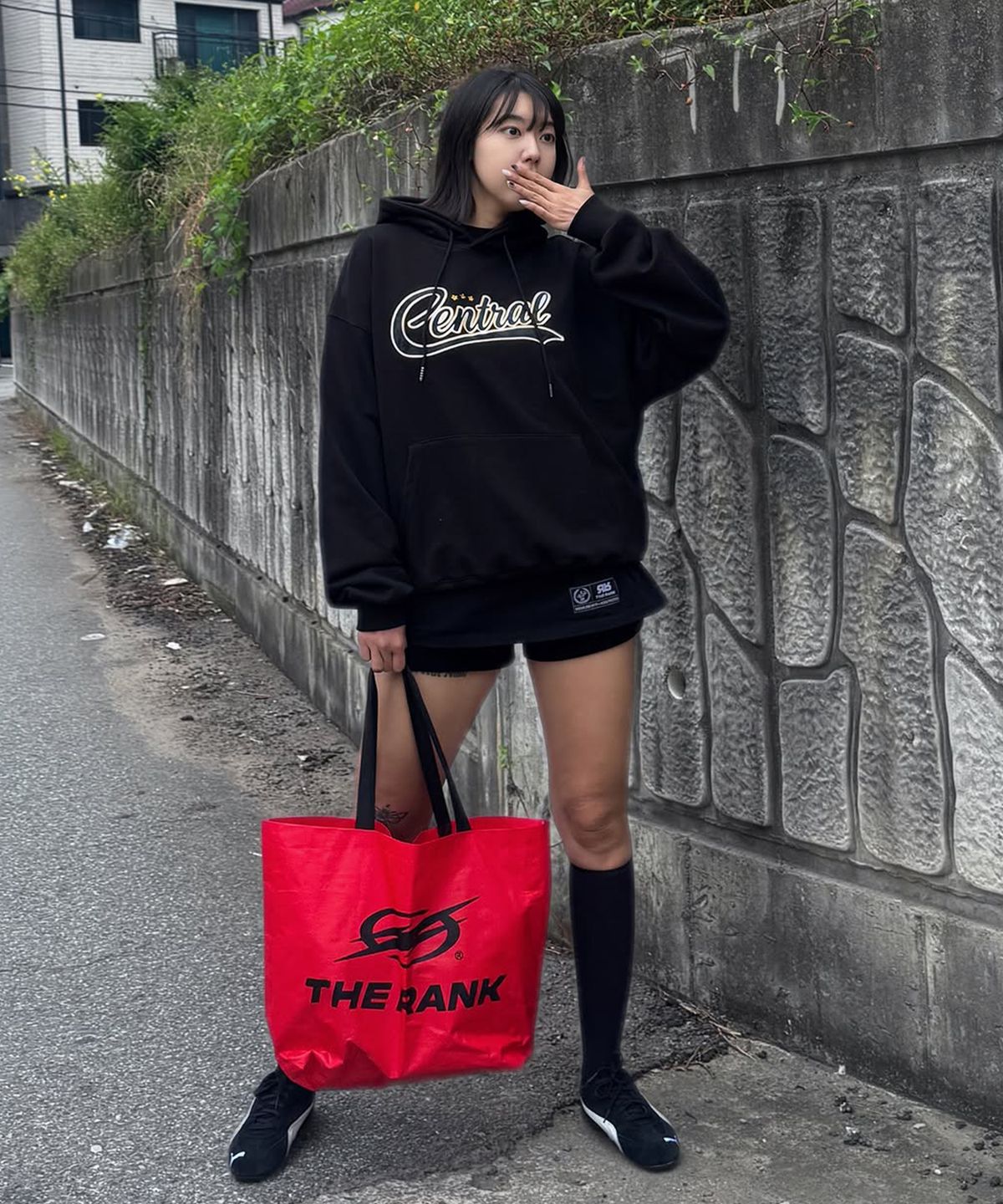더랭크(THERANK) CENTRAL LEATHER APPLIQUE HOODIE [BLACK]