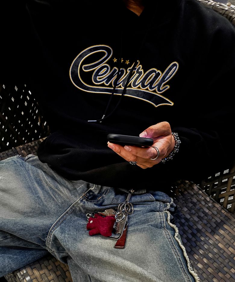 CENTRAL LEATHER APPLIQUE HOODIE [BLACK]