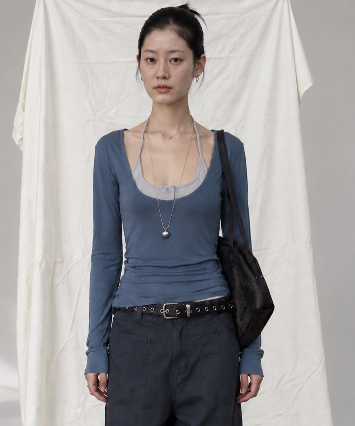 모아(MOAA) Layered U-Neck Ribbed Long Sleeve Top (BLUE)