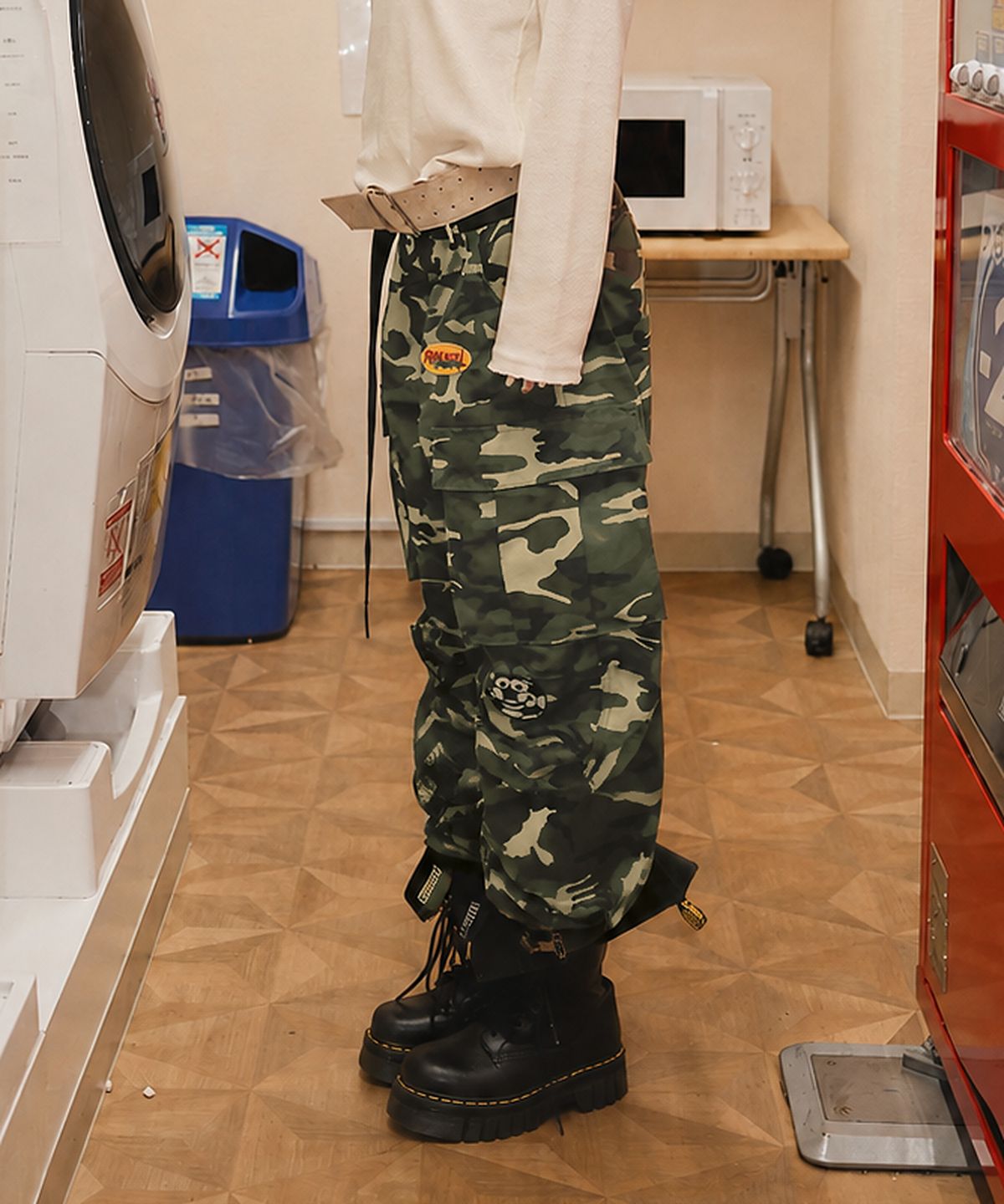 가먼츠팹(GARMENTS FAB) Military Wappen Cargo Pants (BEIGE)