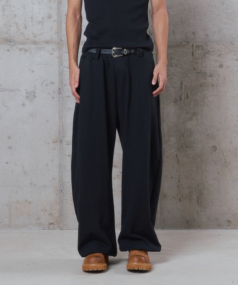 (DUC) Essential Curved Sweatpants Black