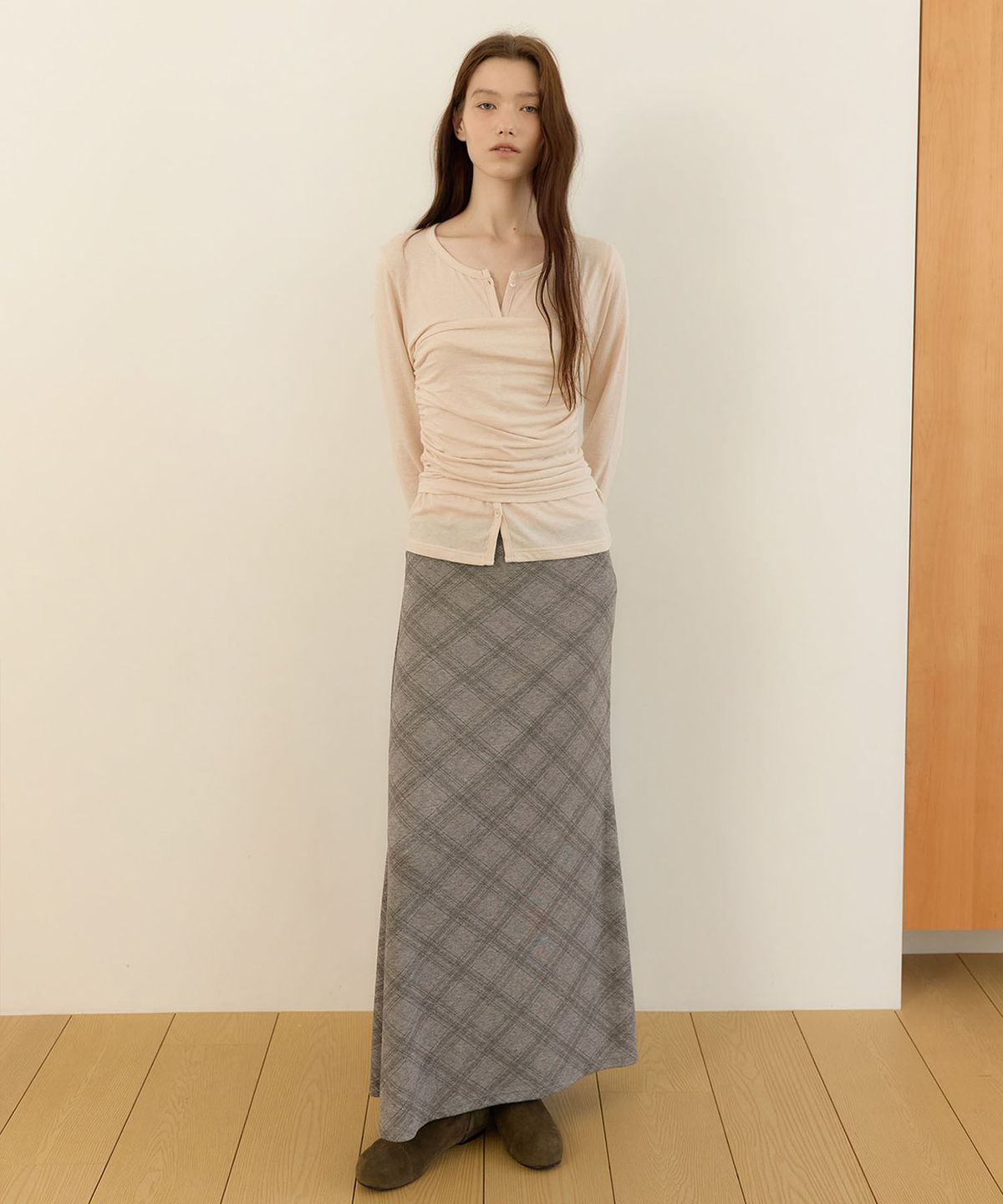 아우로(OURO) CHECK EASE LONG SKIRT [ GRAY ]
