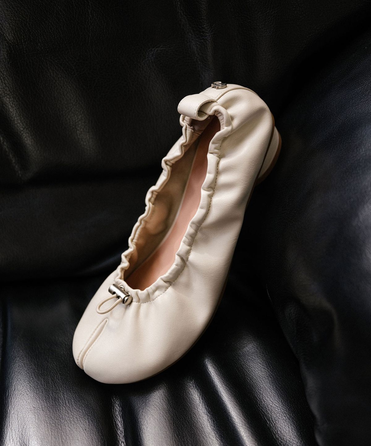 페이즈(PAES) Draping Tabi Pumps / Cream