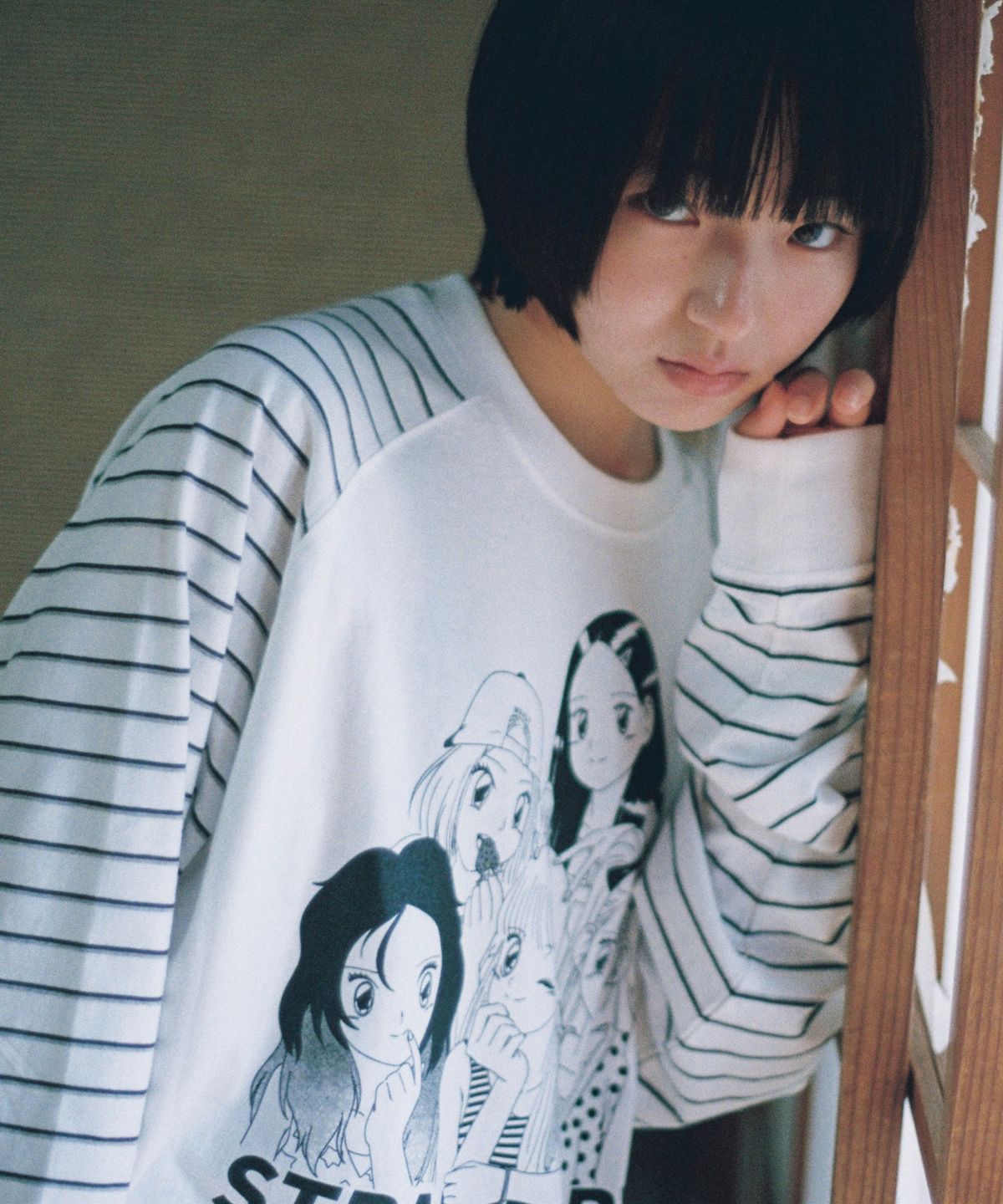 원더비지터(WONDERVISITOR) Strawberry EP4 Raglan LS-T [Ivory]