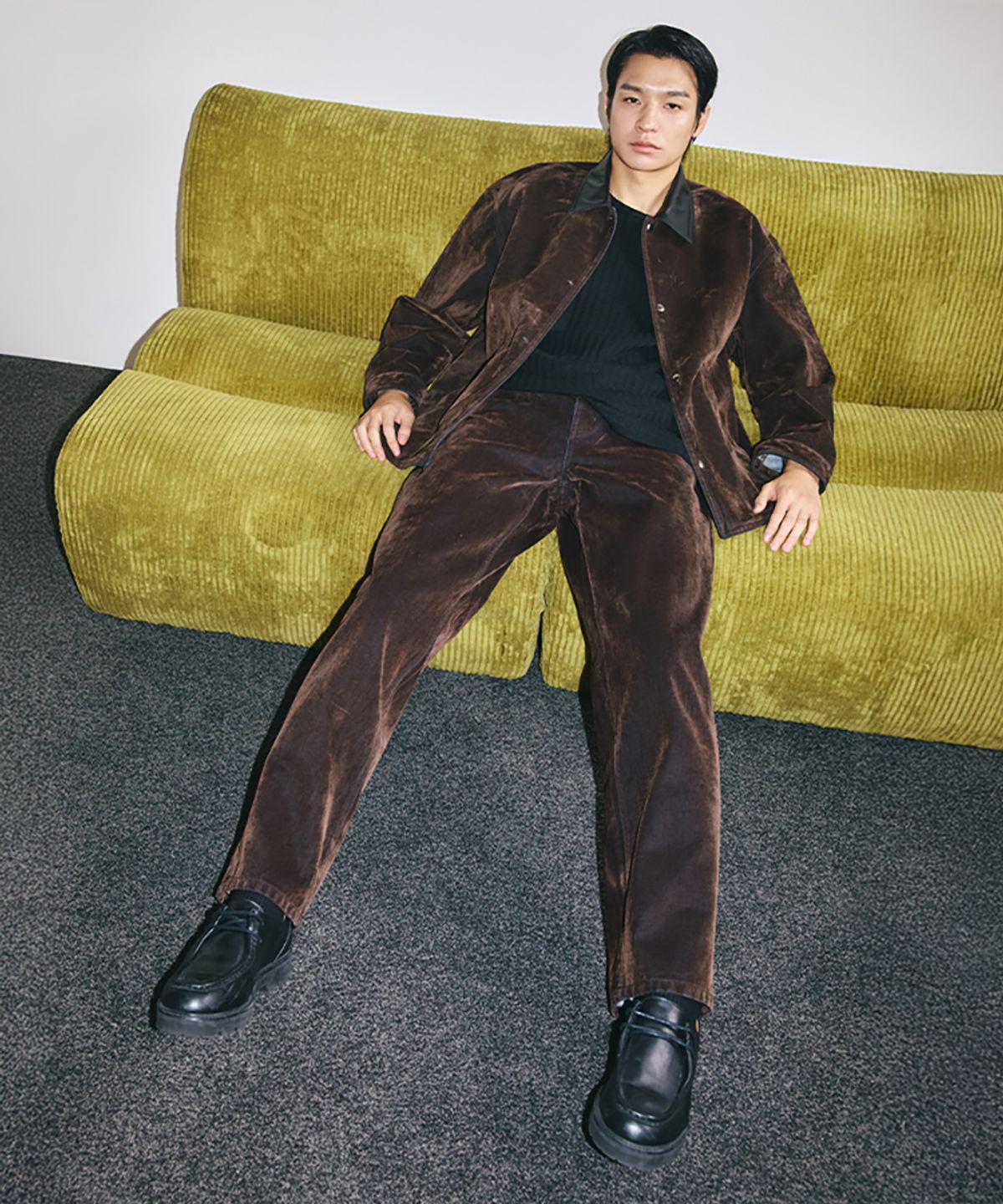 지이크(SIEG) 브라운 소프트 벨벳 터치 세미와이드 데님 팬츠 (PPFAH4241)