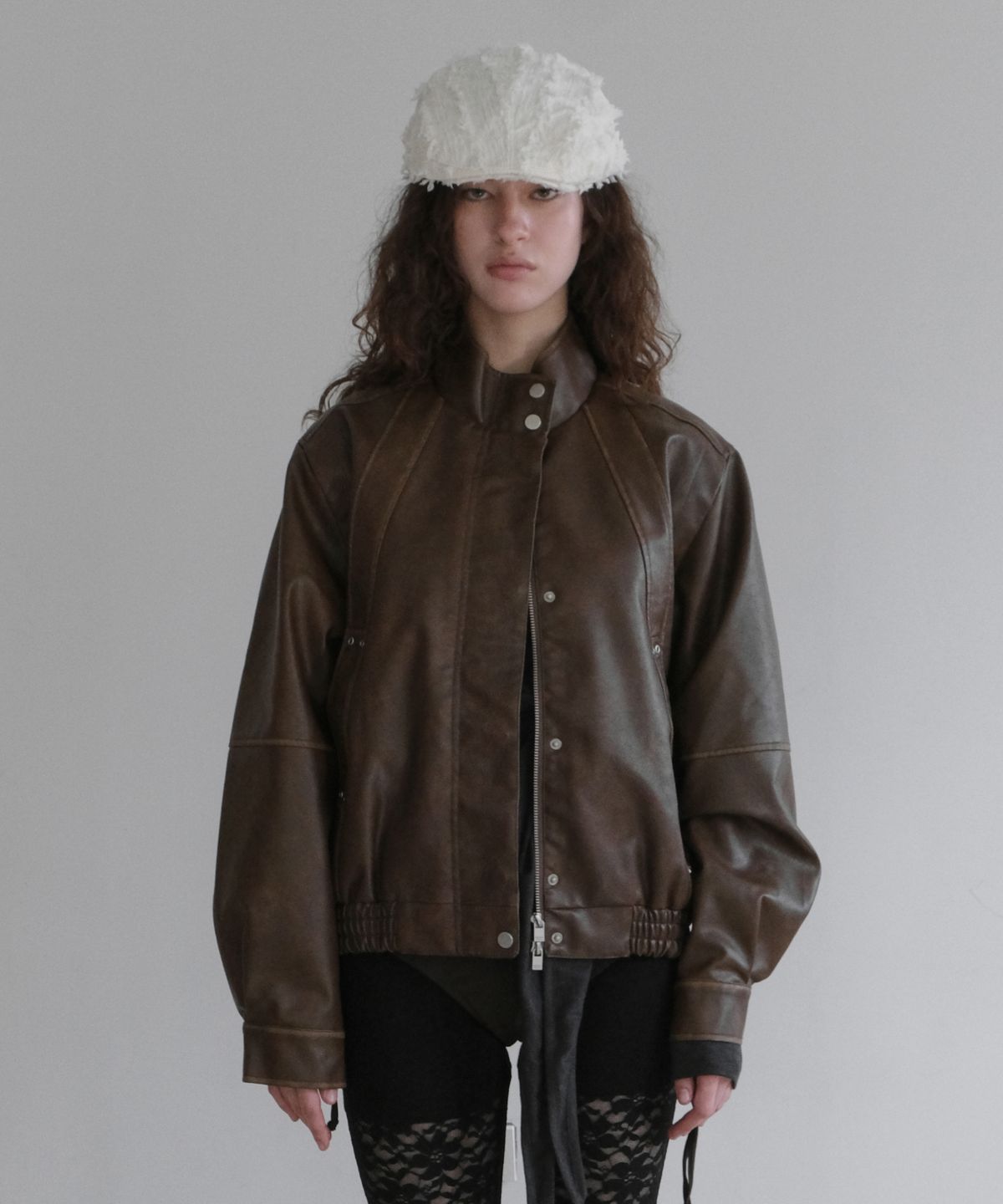 오디너리 홀리데이(ORDINARY HOLIDAY) HIGH NECK LEATHER JUMPER [BROWN]
