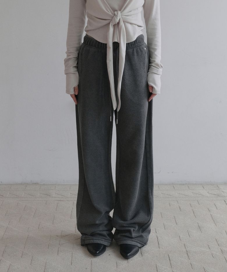 APPLIQUE PIGMENT WIDE SWEAT PANTS [CHARCOAL]