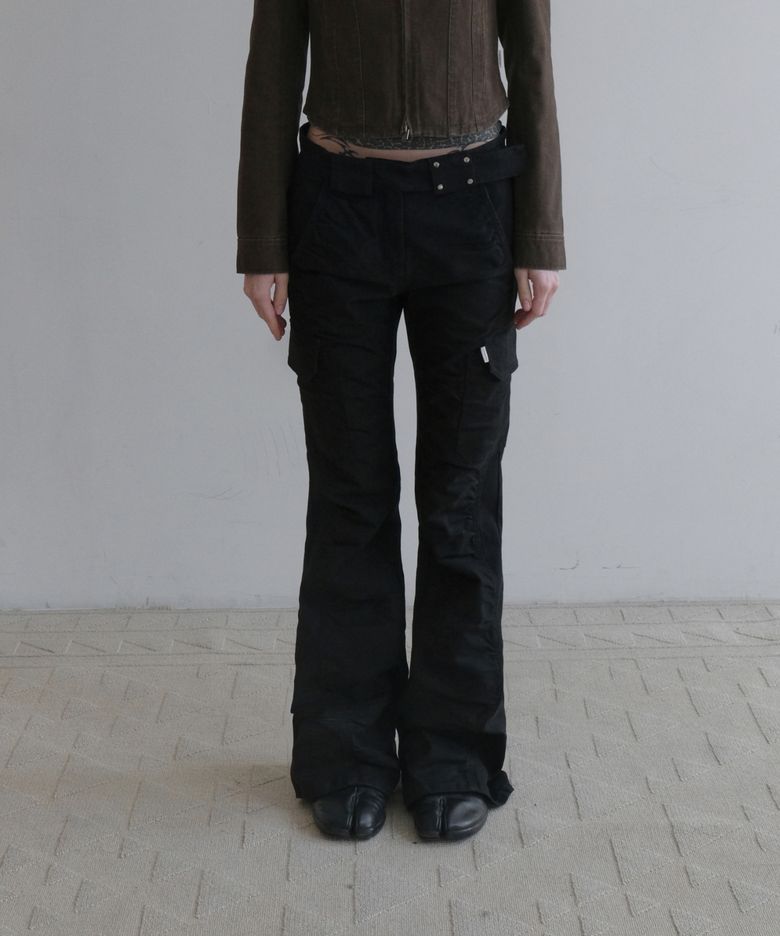 SHIRRING DETAIL BOOTS CUT PANTS [BLACK]