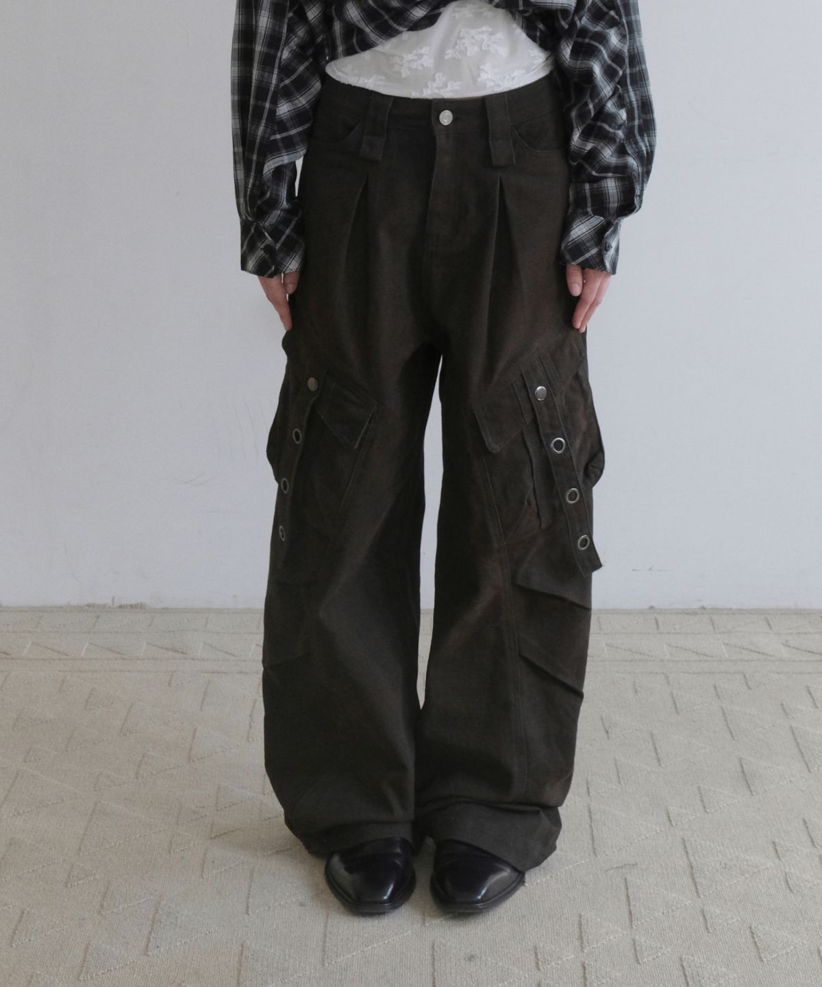 오디너리 홀리데이(ORDINARY HOLIDAY) WASHED COTTON CARGO PANTS [BROWN]