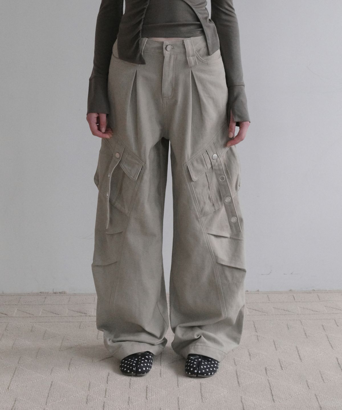 오디너리 홀리데이(ORDINARY HOLIDAY) WASHED COTTON CARGO PANTS [BEIGE]