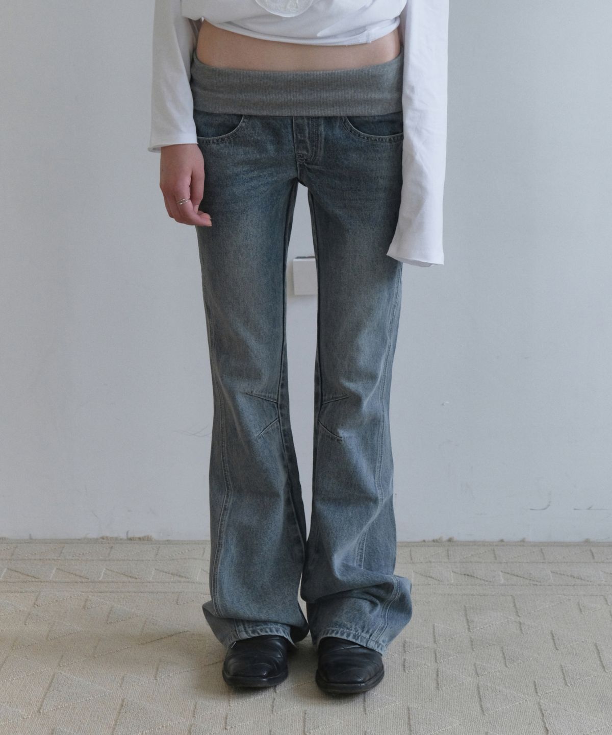 오디너리 홀리데이(ORDINARY HOLIDAY) RIBBED WAIST BOOTCUT JEANS [BLUE]