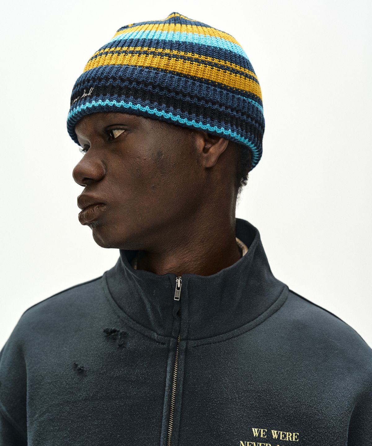 앤더슨벨(ADSB ANDERSSON BELL) UNISEX MULTI STRIPE BEANIE (NAVY/YELLOW)