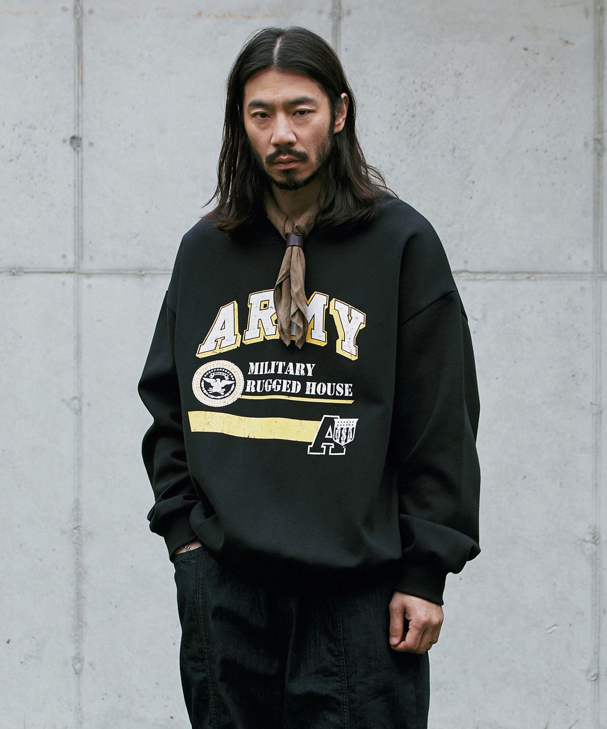 러기드하우스(RUGGED HOUSE) 밀리터리 아카데미 맨투맨 블랙