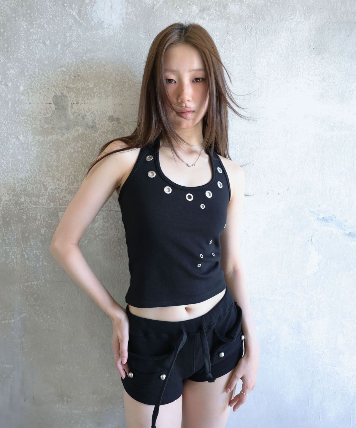 알디유(ALDIYOUU) Eyelet Halterneck Sleeveless - Black 