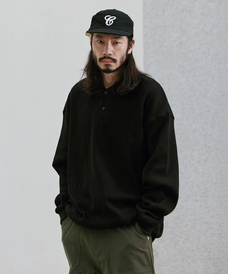 투 버튼 베이직 와플 헨리넥 블랙