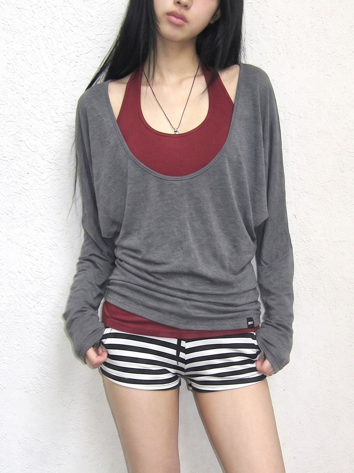 바운더리(BOUNDARY) GLAM INNER TOP LAYERED DEEP U-NECK LONG SLEEVE TOP CHARCOAL GRAY