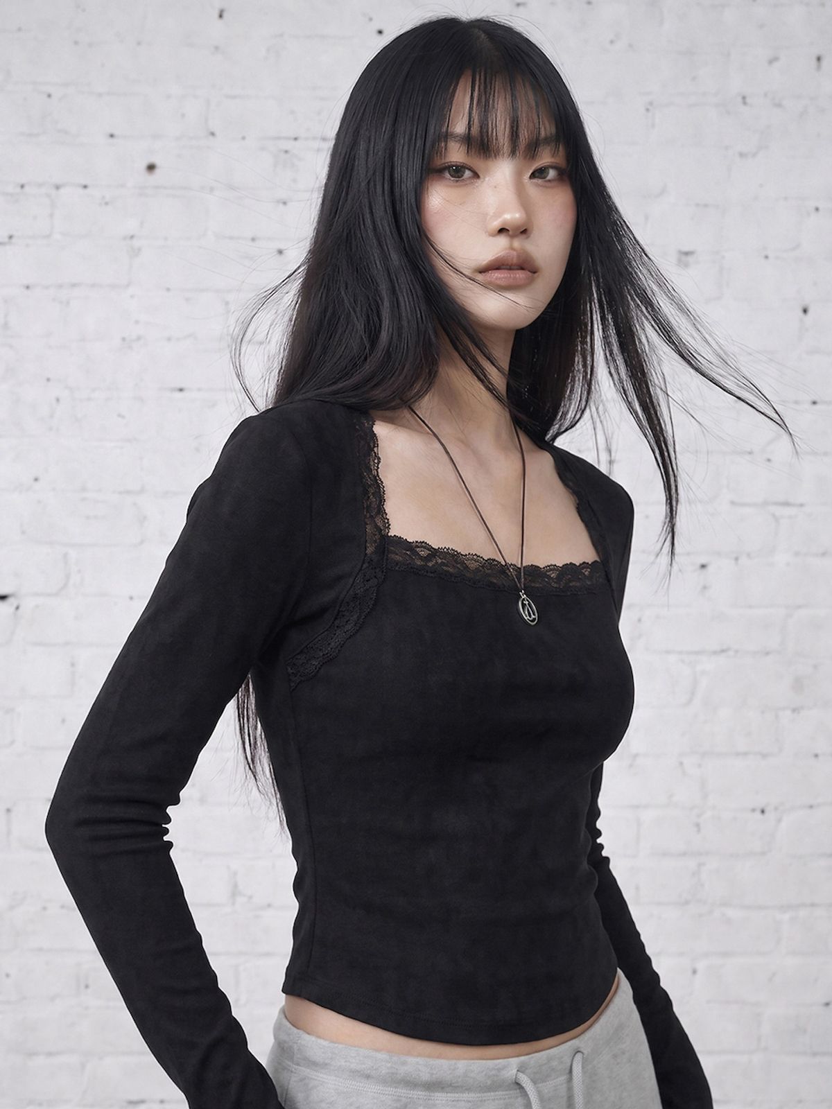 바운더리(BOUNDARY) GLAM LACE TRIM FITTED LONG SLEEVE TEE BLACK