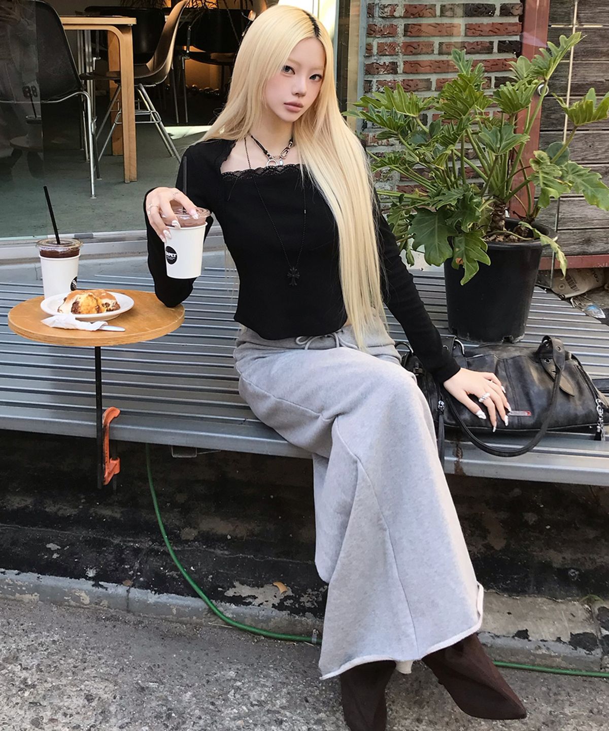 바운더리(BOUNDARY) GLAM LACE TRIM FITTED LONG SLEEVE TEE BLACK