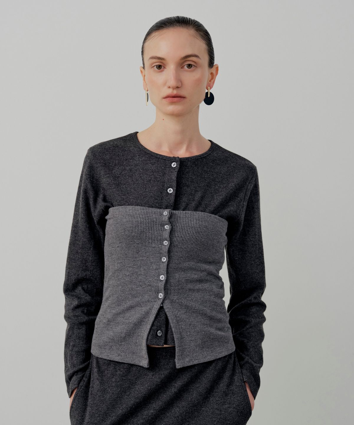 르세지엠(LESEIZEME) Basic Rib Button Bustier - Charcoal