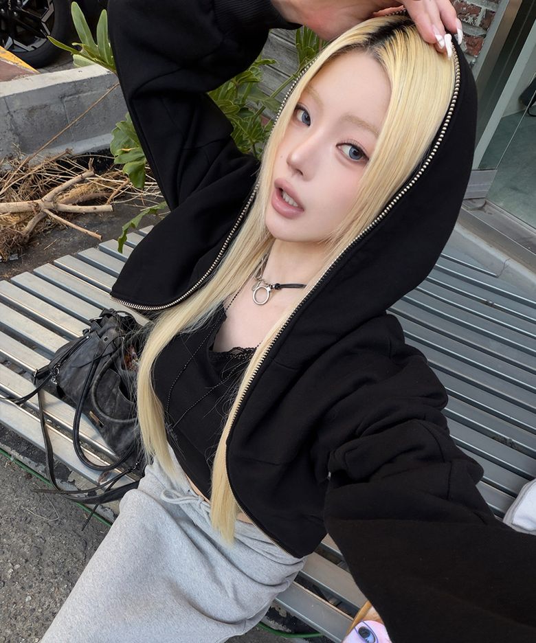 [이제 PICK] GLAM CROPPED SWEAT ZIP-UP HOODIE BLACK