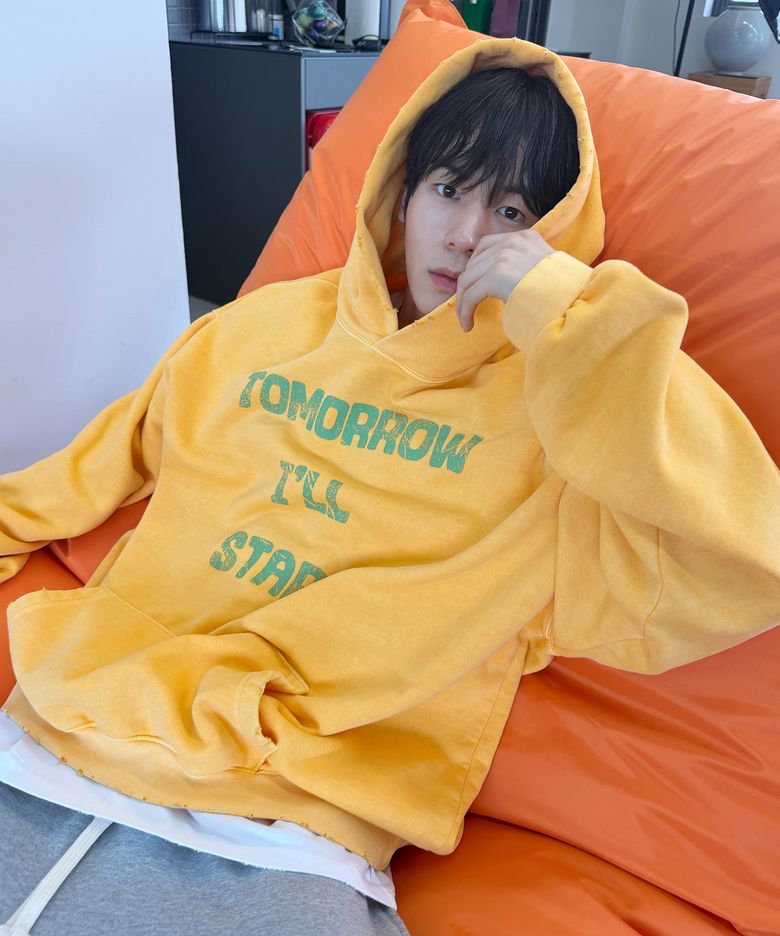 TOMORROW PIGMENT HOODIE YELLOW