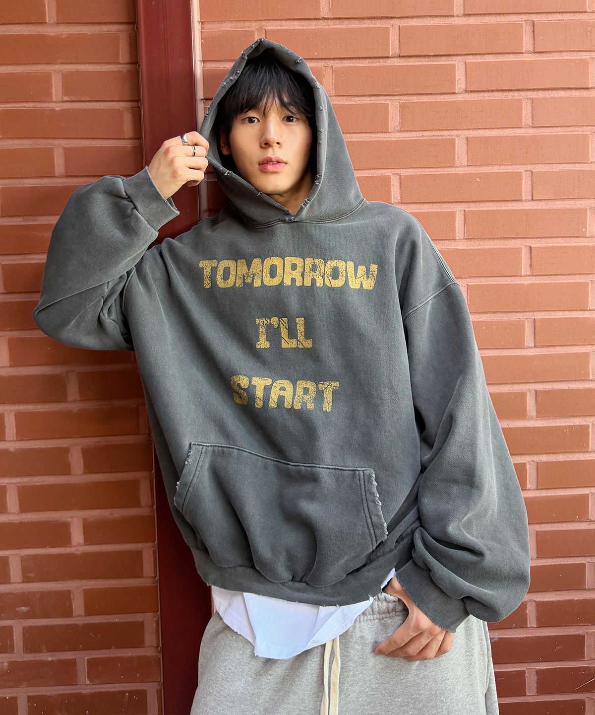 씨에이치사공사(CH.404) TOMORROW PIGMENT HOODIE BLACK