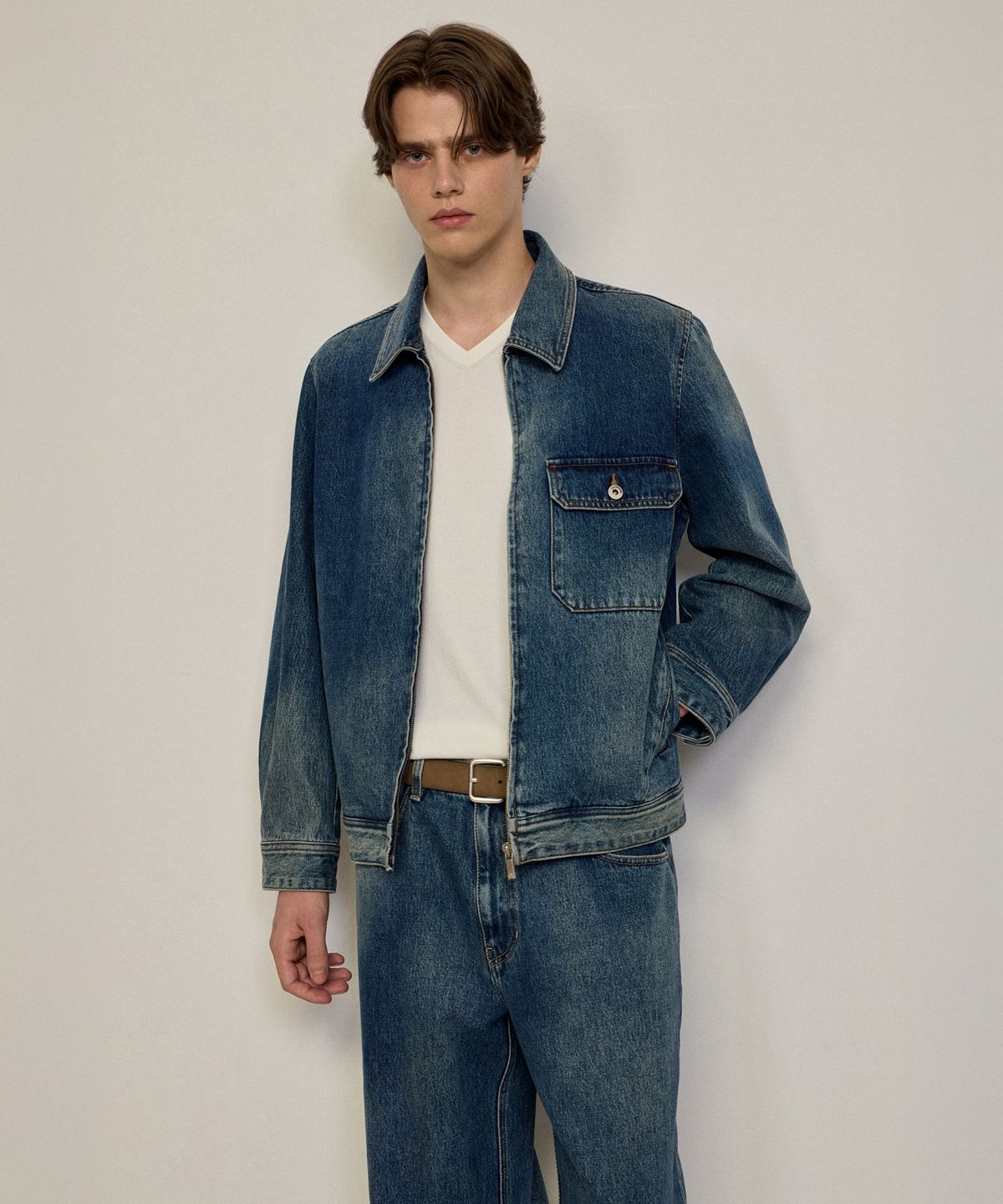 질스튜어트뉴욕 맨(JILLSTUART NEWYORK MEN) 브러쉬드 데님 셋업 집업 - 블루 (JNJU6D005B2)
