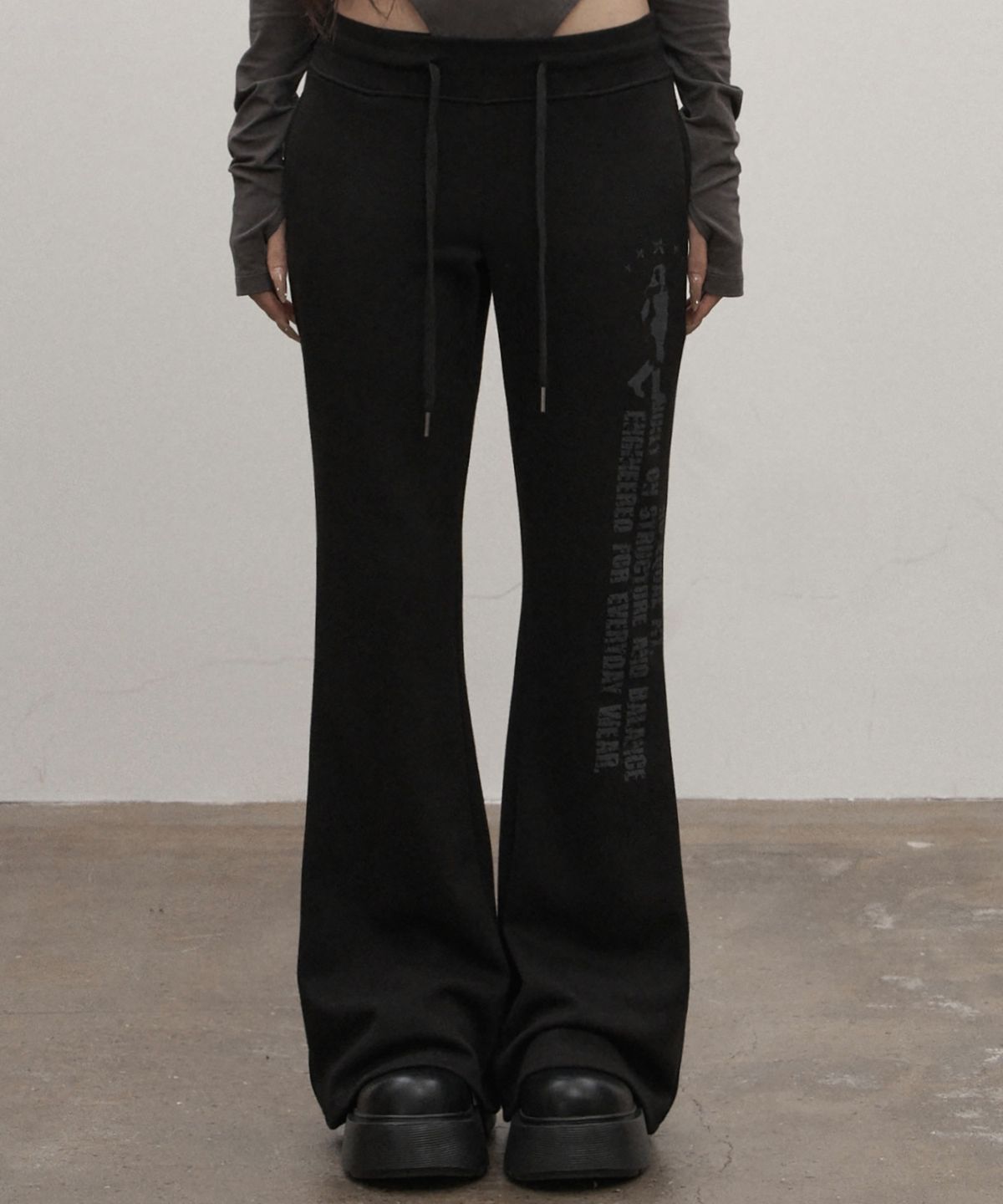 카키포인트(KHAKIPOINT) Distort Bootcut Pants (black)