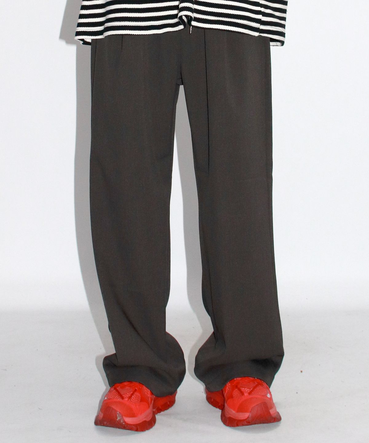 드마크(DEMARC) M solid straight-fit semi-wide pants - Charcoal