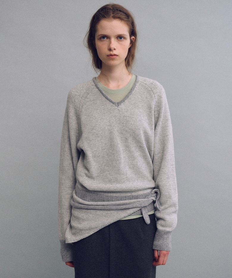pipe v-neck knit (stripe light grey)