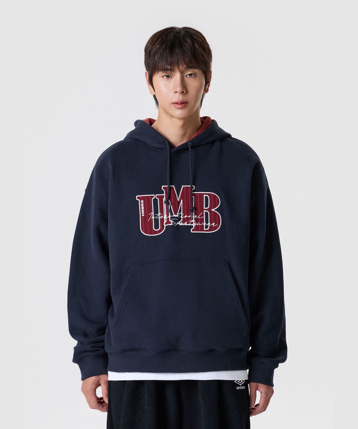 엄브로(UMBRO) 기모 아플리케 후드 티셔츠 네이비 UR421CHDO4