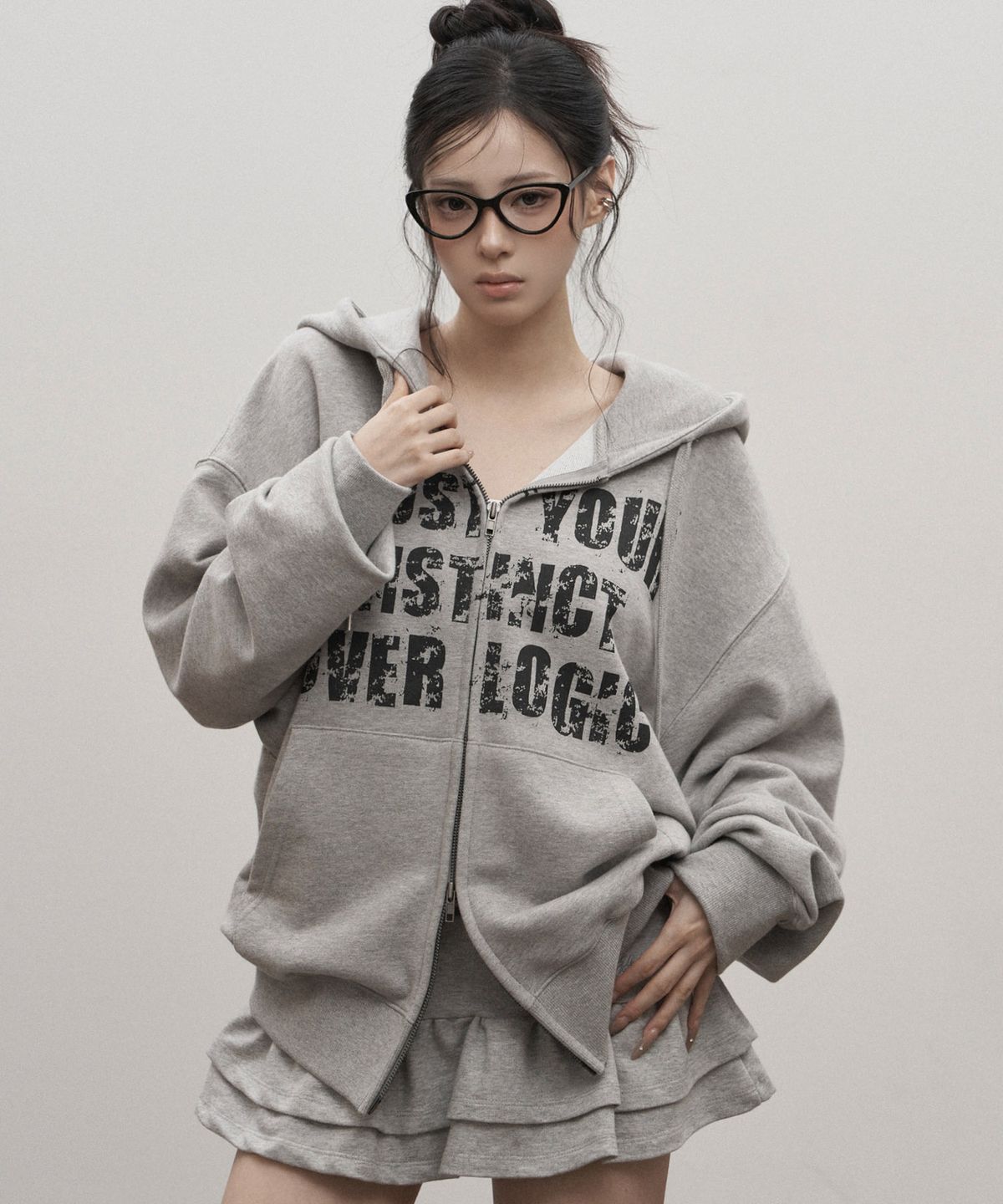 카키포인트(KHAKIPOINT) Cracked Graphic Hood Zip-up (gray)