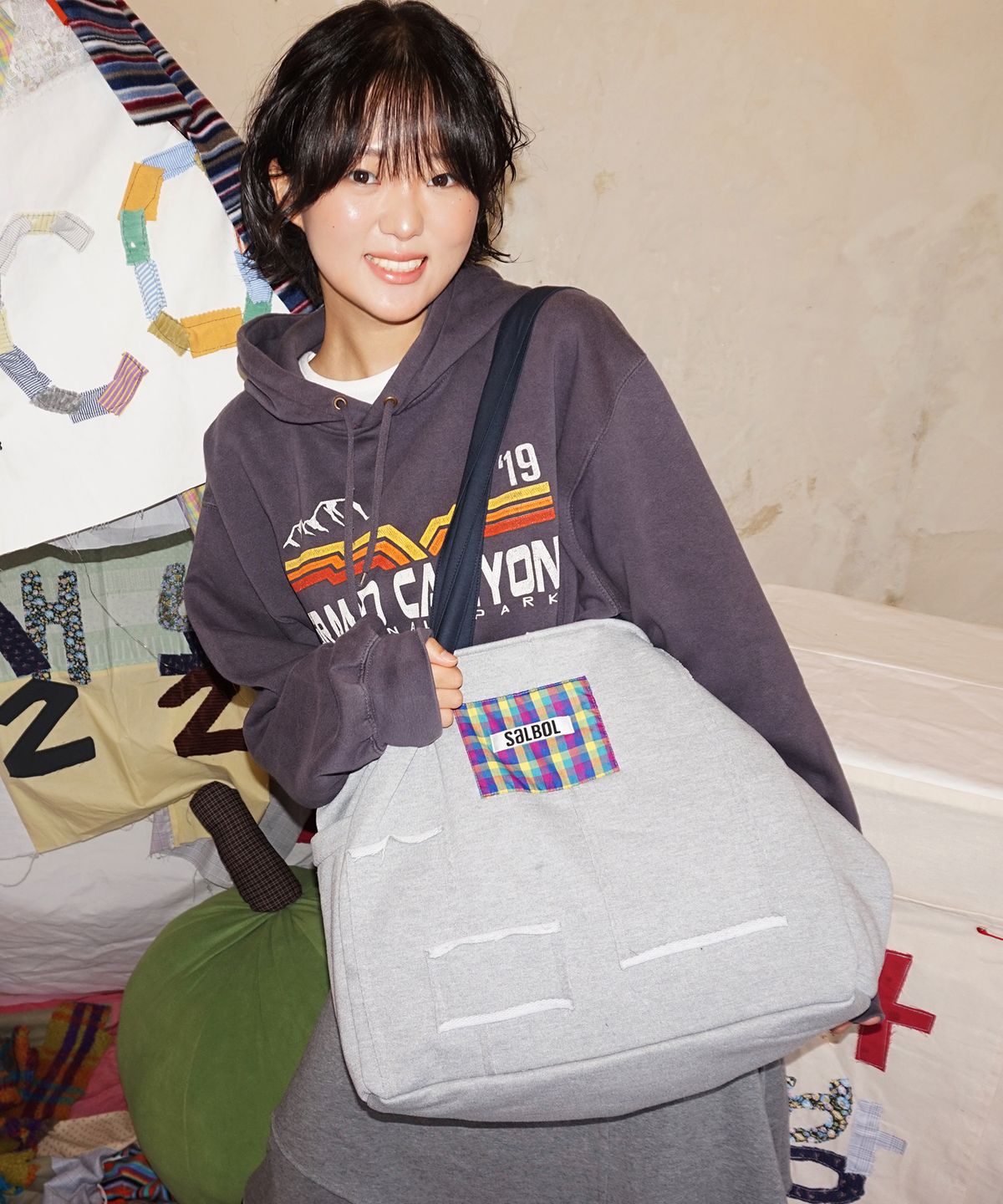 샐볼(SALBOL) PATCH REVERSIBLE BIG TOTE BAG [GRAY]