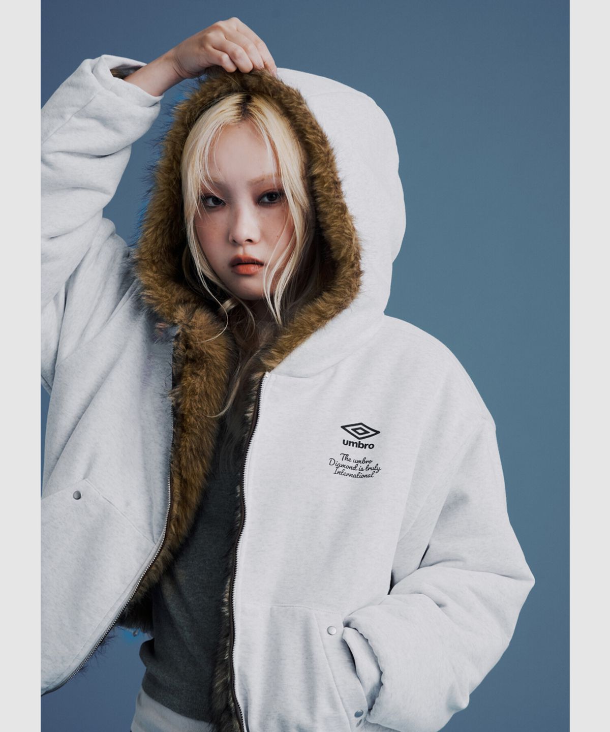 엄브로(UMBRO) 우먼스 퍼 리버서블 쭈리 후드집업 화이트 UR322CFJ99