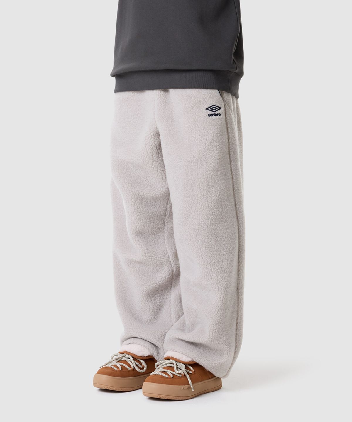 엄브로(UMBRO) 쉐르파 플리스 조거 팬츠 베이지 UR423CFPO5