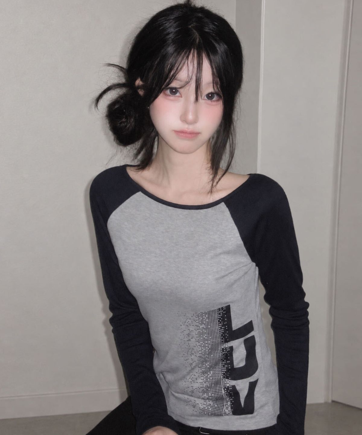 러브이즈트루(LUVISTRUE) RL PIXEL LUV RAGLAN TEE(NAVY)