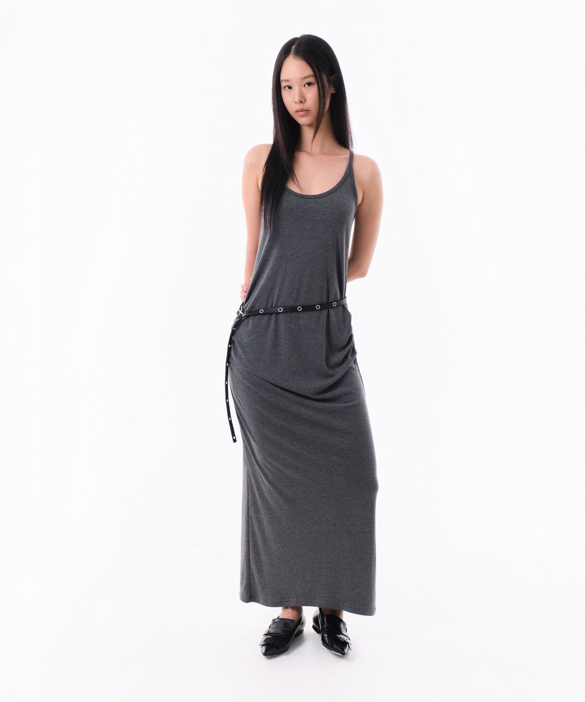 다이브인 우먼(DIVEIN WOMEN) SIDE SHIRRING SLEEVELESS MAXI DRESS (CHARCOAL)