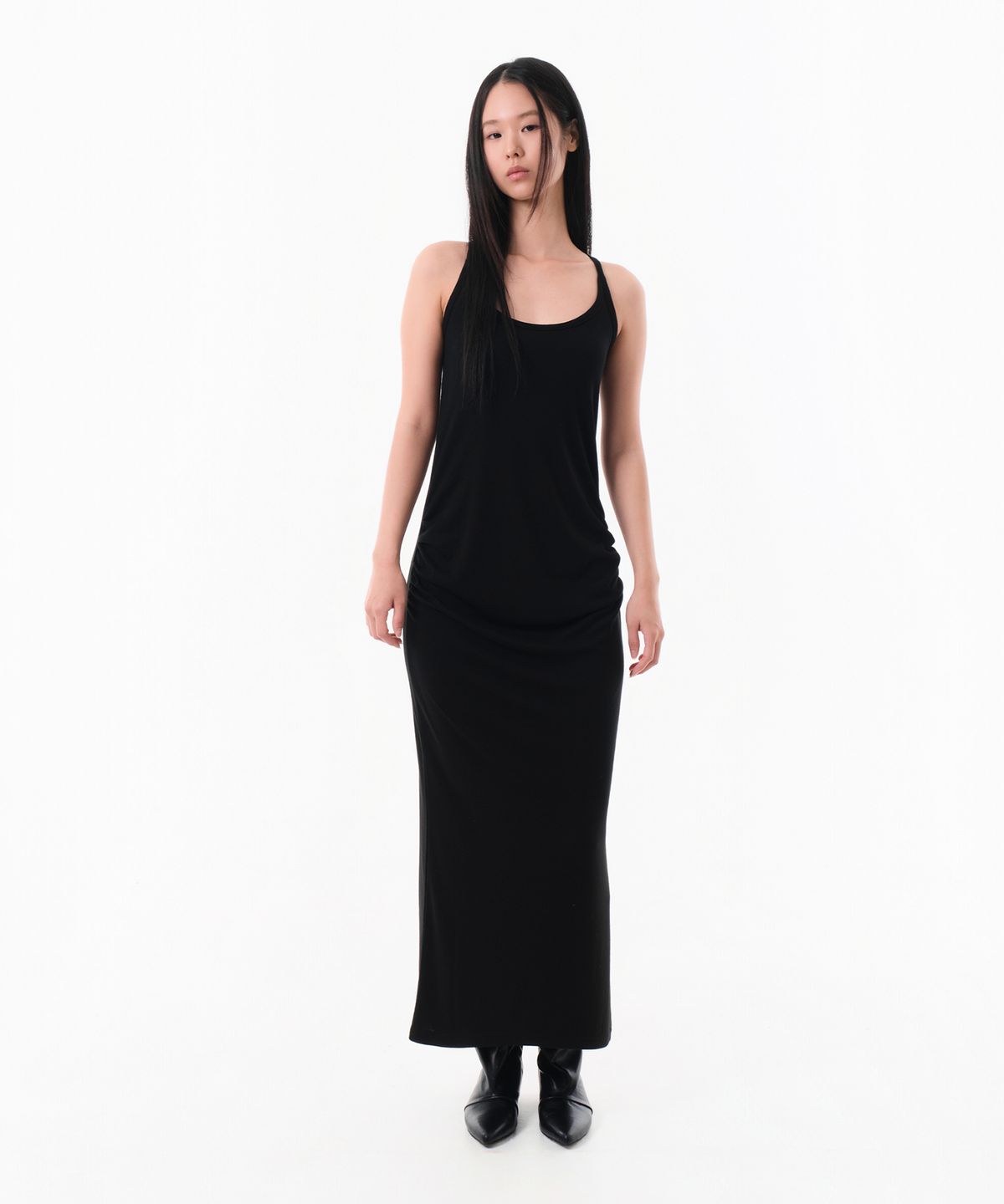 다이브인 우먼(DIVEIN WOMEN) SIDE SHIRRING SLEEVELESS MAXI DRESS (BLACK)