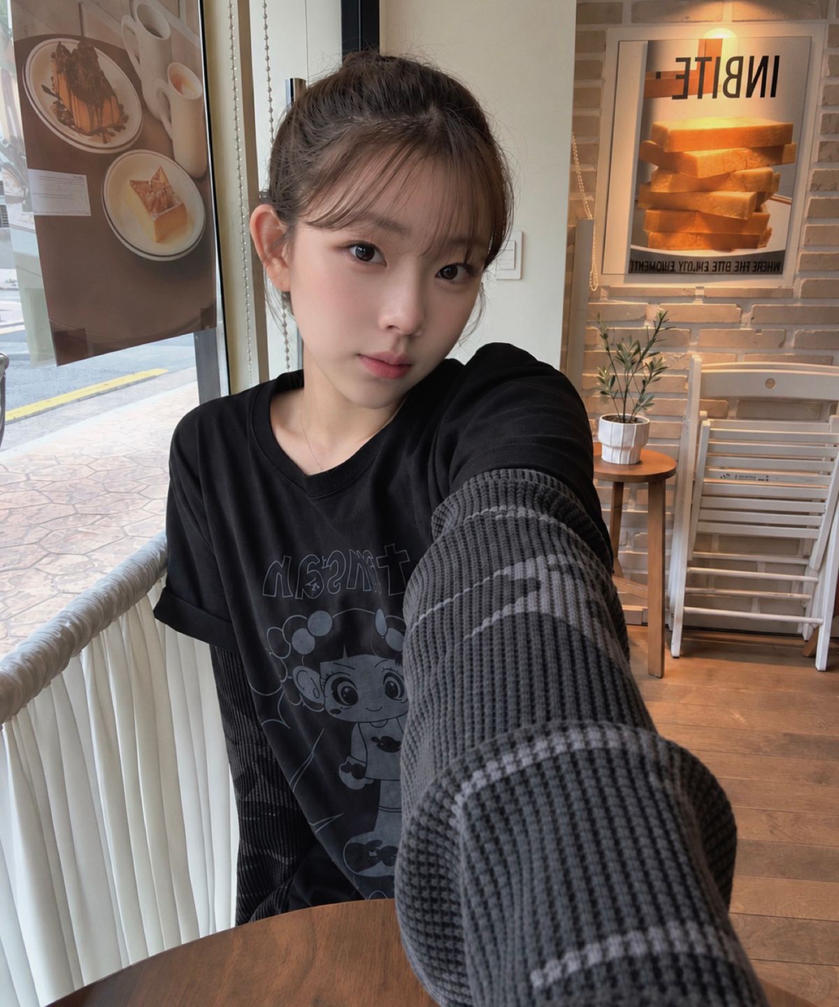 탄산마그네슘(TANSANMAGNESIUM) 안녕자두야X탄산 Super 자두 레이어드 롱슬리브 (블랙)