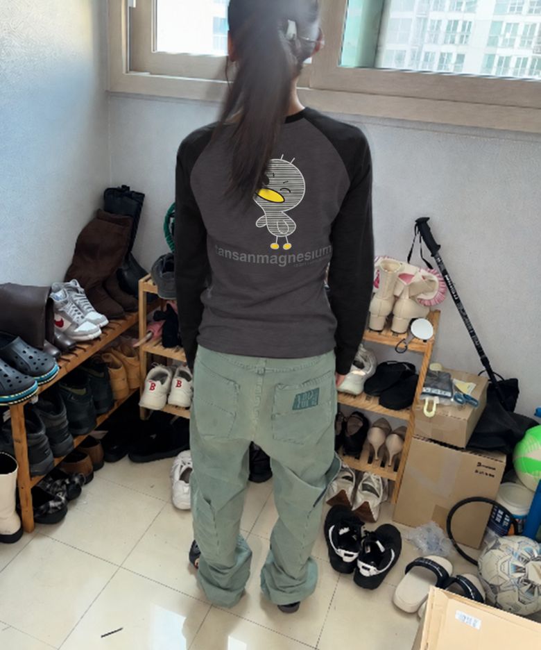 안녕자두야X탄산 윙크 꼬꼬 롱슬리브 (차콜)