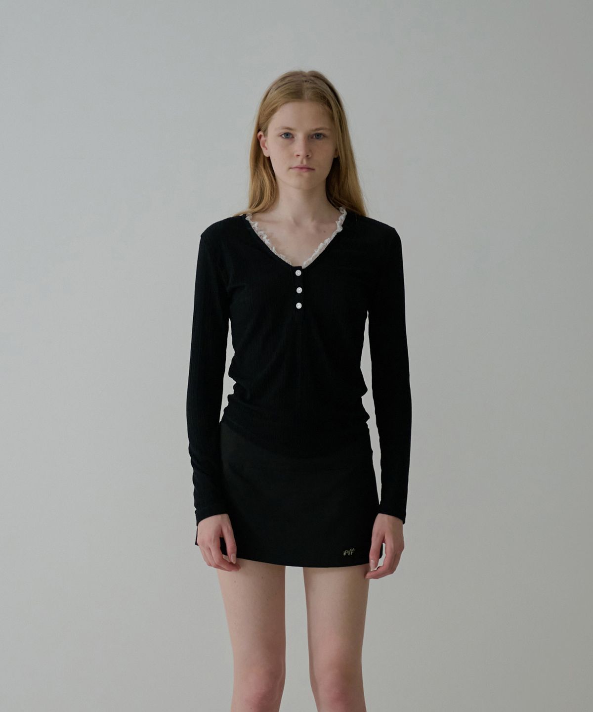 소프트서울(SOFT SEOUL) LACE TRIM RIBBED HENLEY T-SHIRT_BLACK