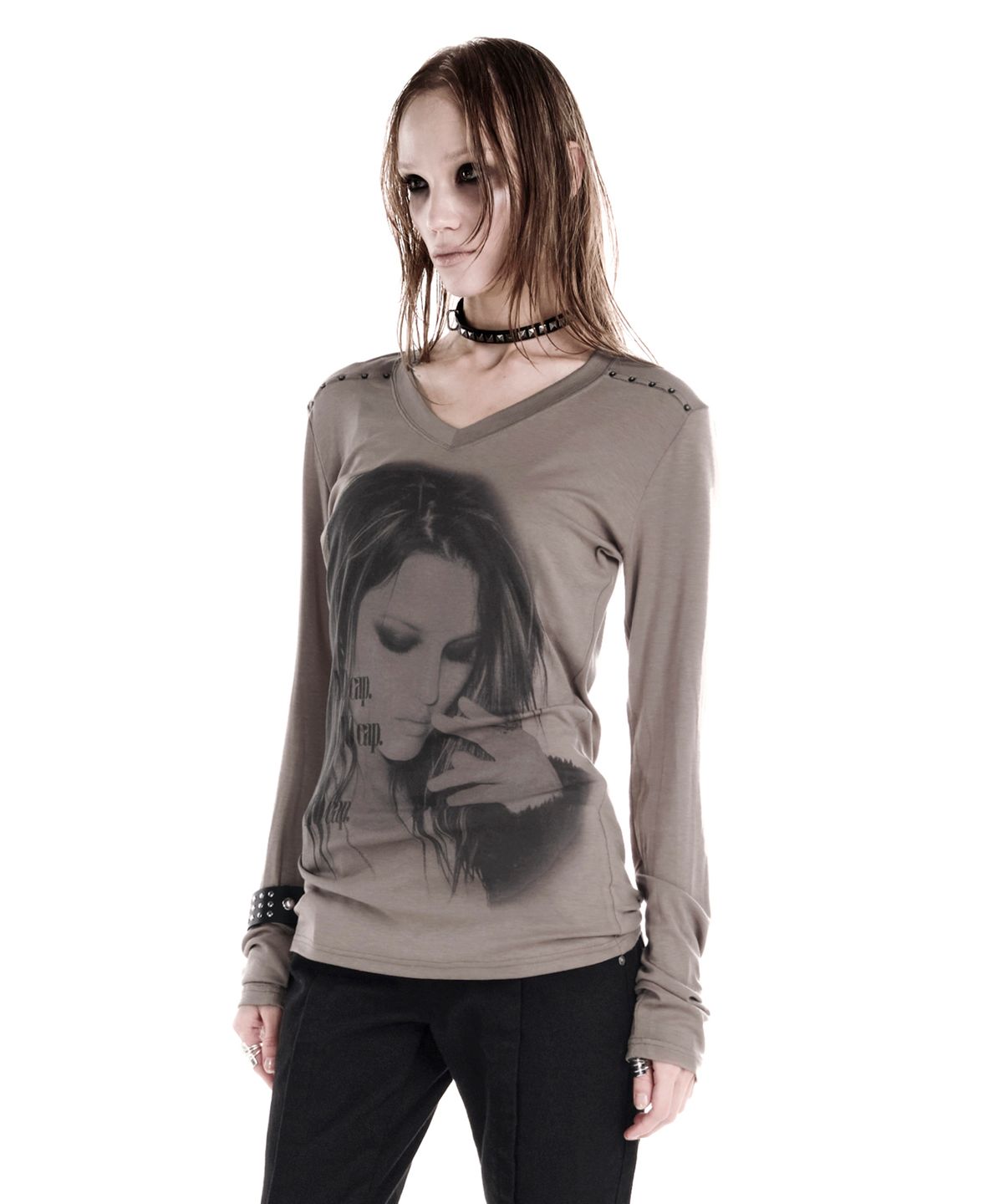 이양(EYANG) NO CAP V-NECK LONGSLEEVE TOP KHAKI