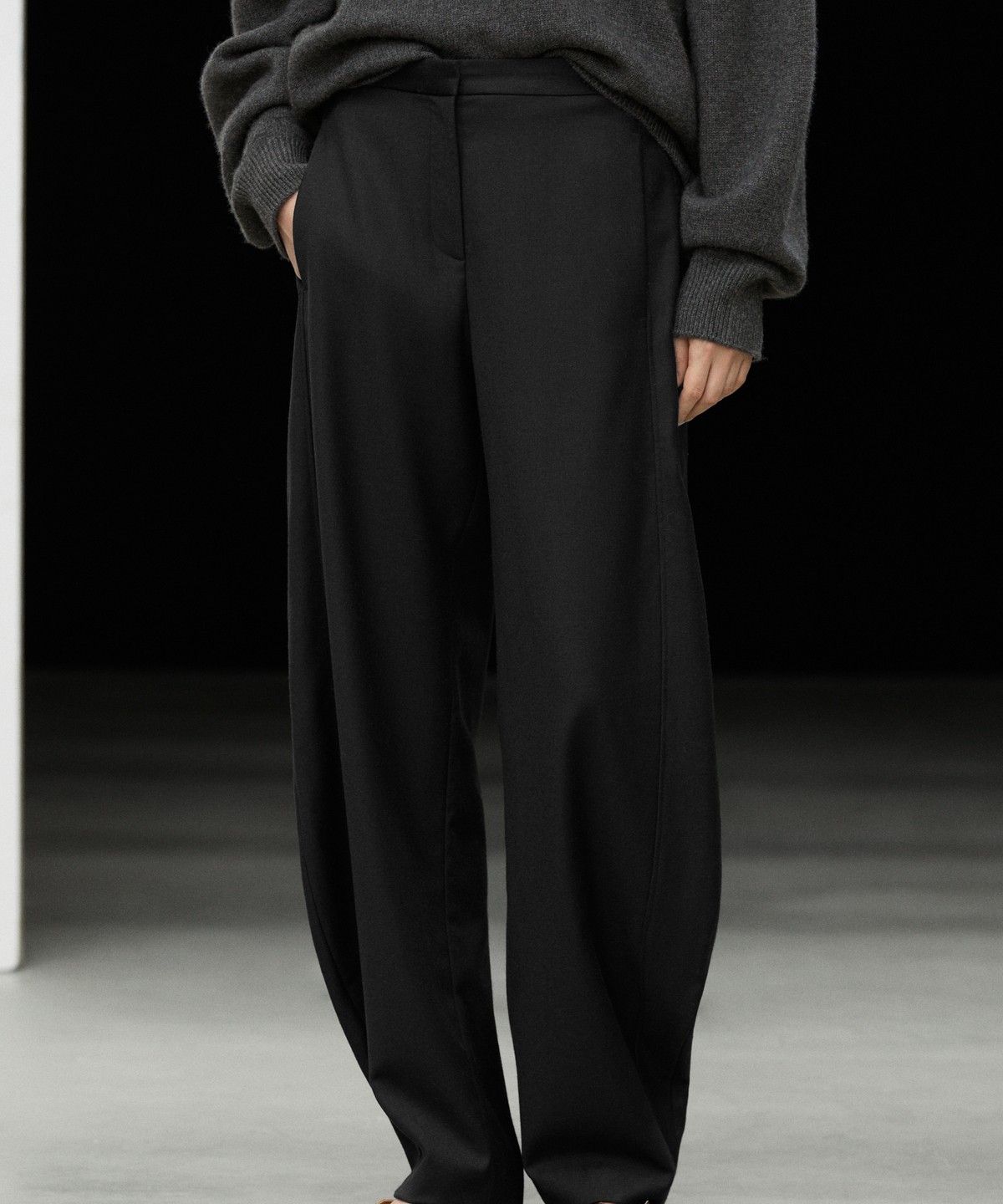 마시모두띠(MASSIMO DUTTI) 스웨이드 플란넬 배럴핏 팬츠