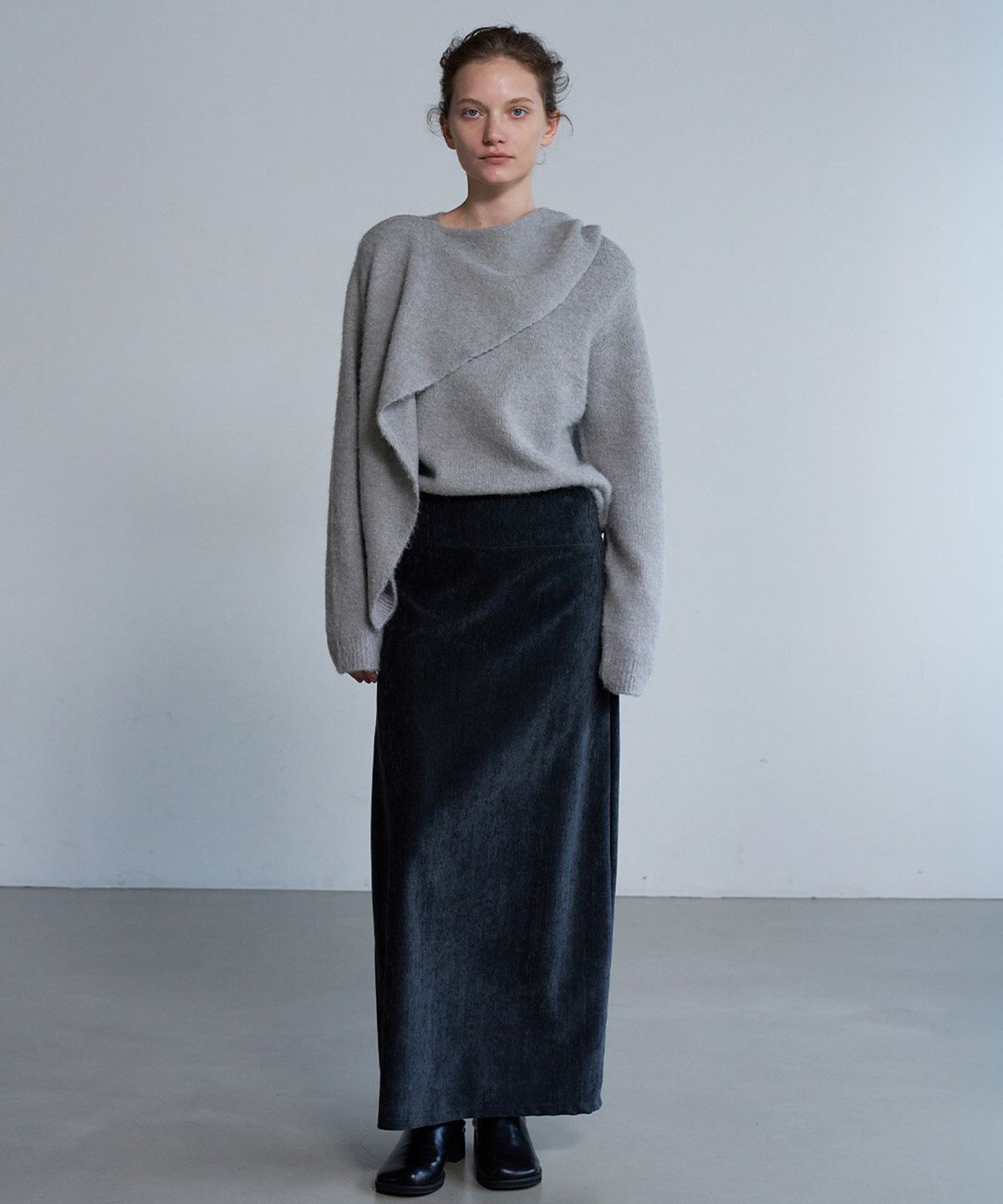 린테(LYNTE) Bellskin Maxi Skirt (Charcoal)