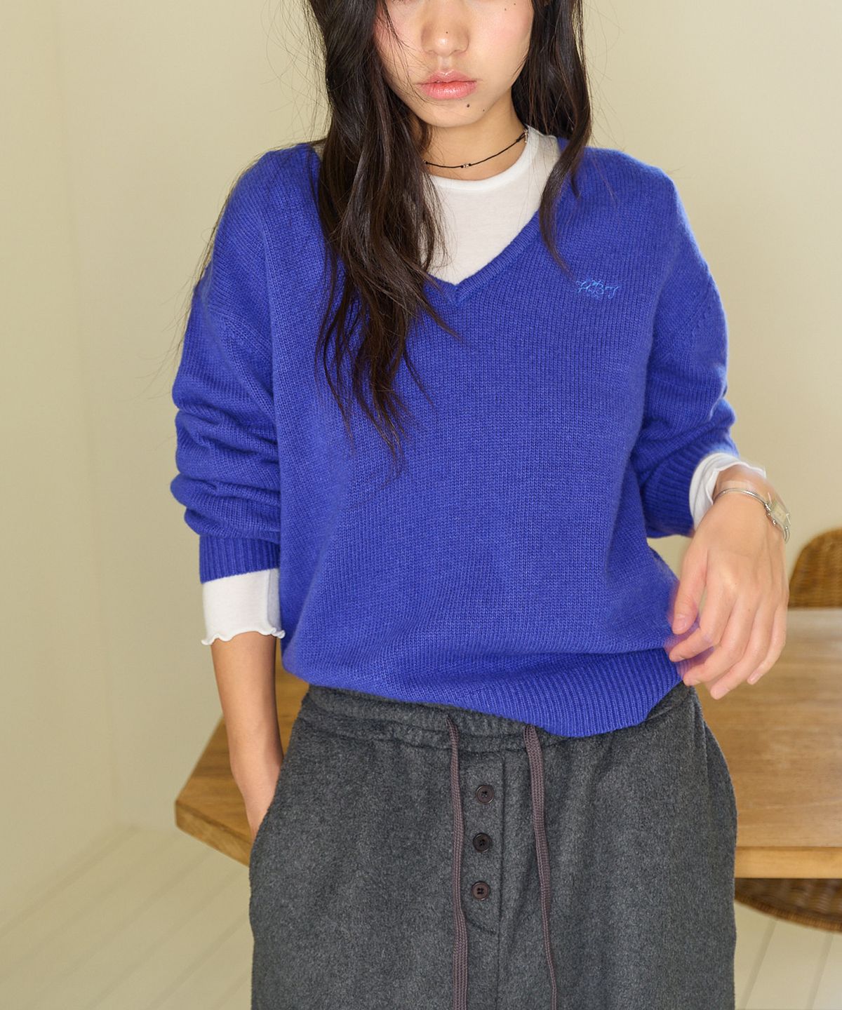 홈바디띵즈(HOMEBODY THINGS) HBT Wool V-Neck Knit (ROYAL BLUE)