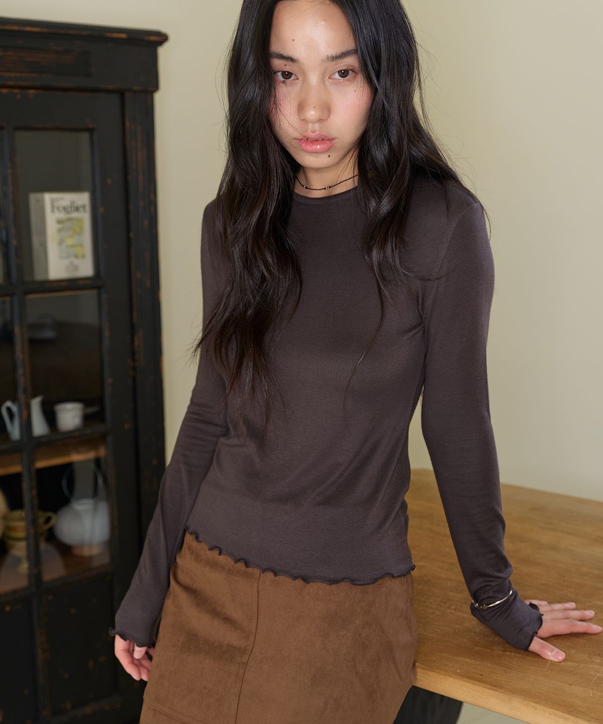 홈바디띵즈(HOMEBODY THINGS) Tencel Wool Lettuce Long Sleeve Tee (DARK BROWN)